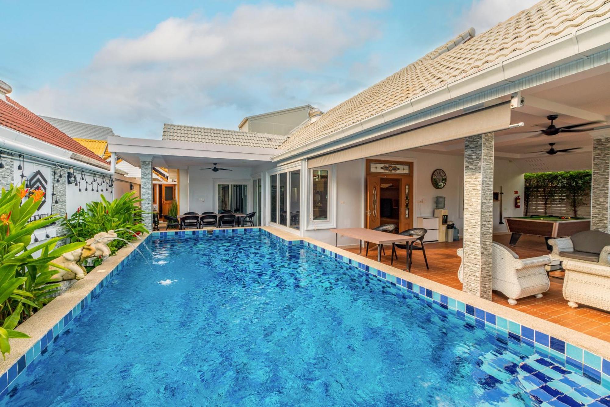 Gala Holiday Villa Pattaya Esterno foto