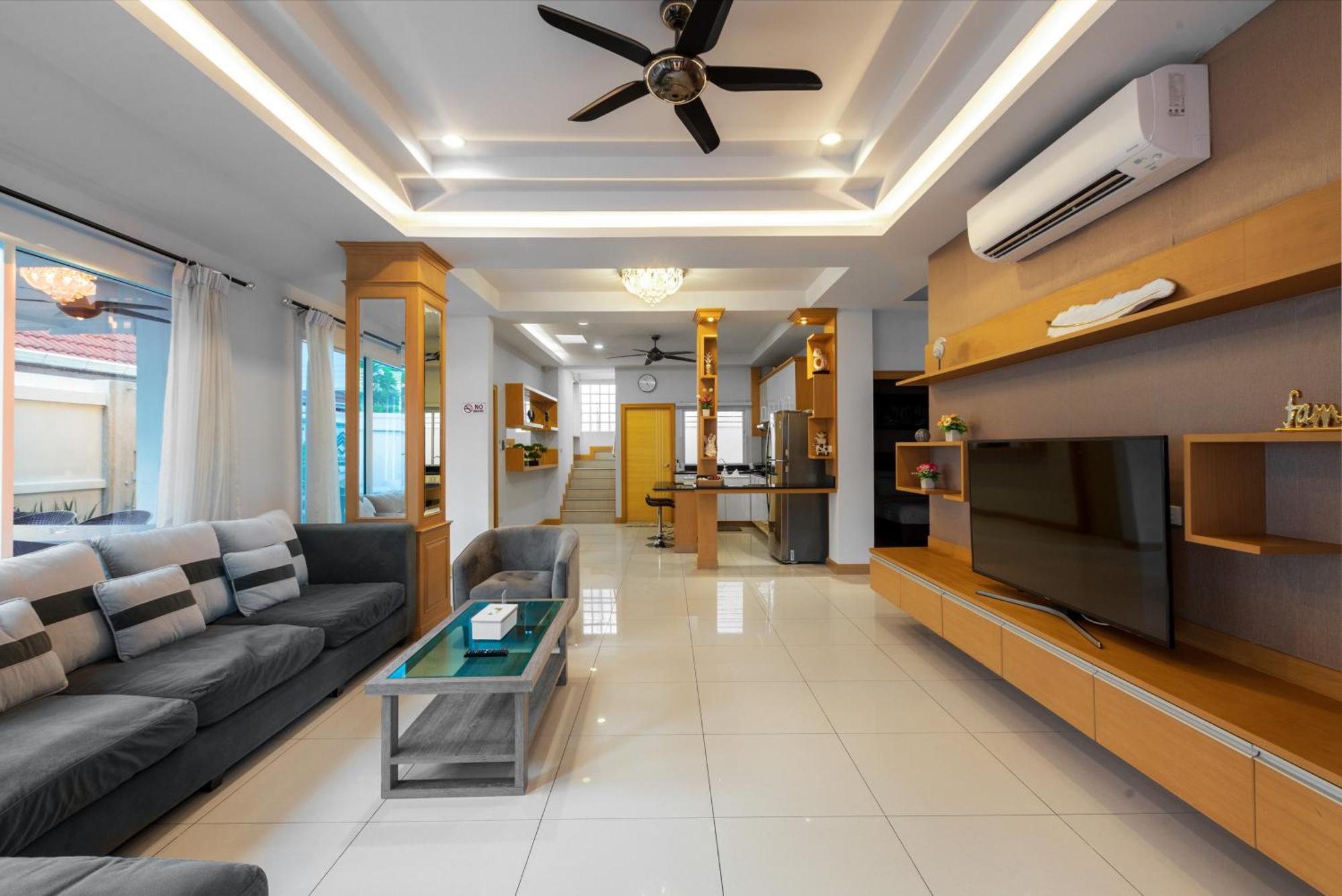 Gala Holiday Villa Pattaya Esterno foto