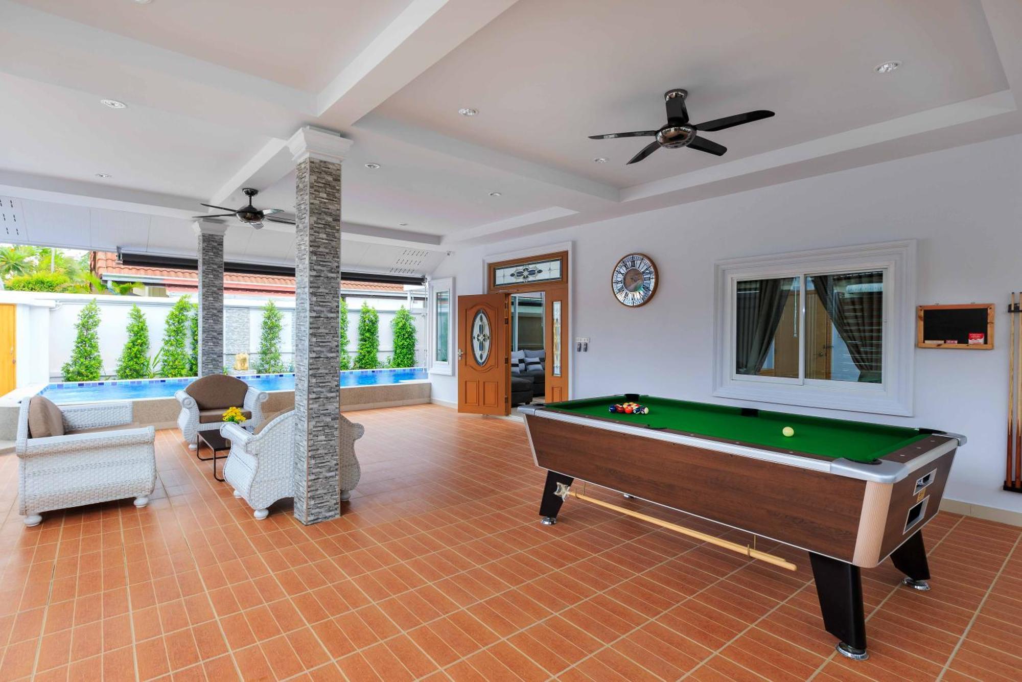 Gala Holiday Villa Pattaya Esterno foto